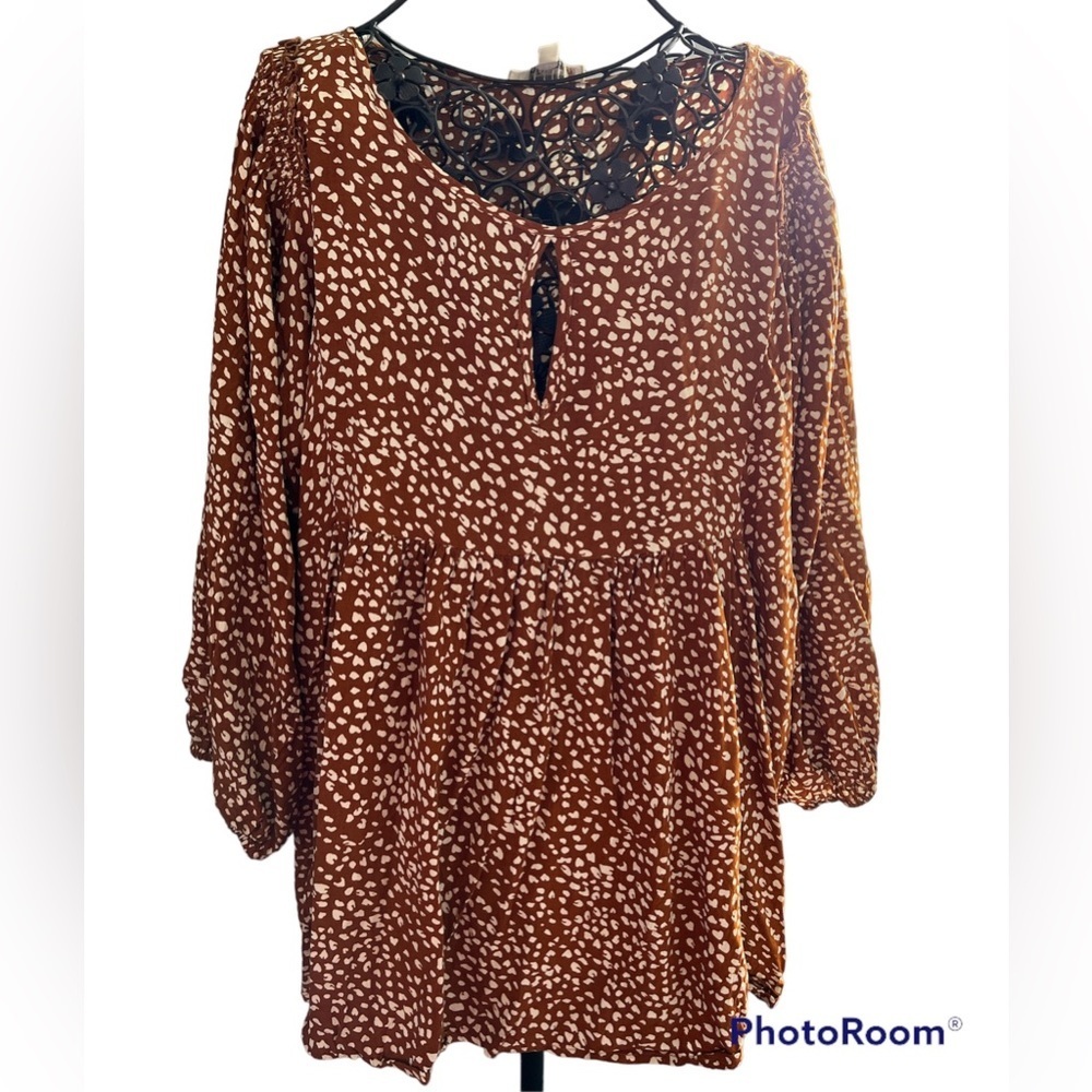 Umgee CURVY Cinnamon Brown Animal Print Babydoll Top. Size 1x.